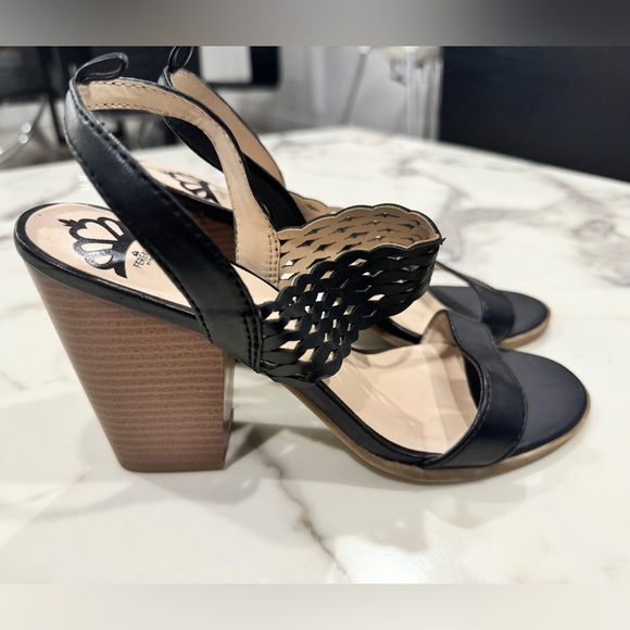 Women's Fergalicious by Fergie size 8 - Picture 1 of 4